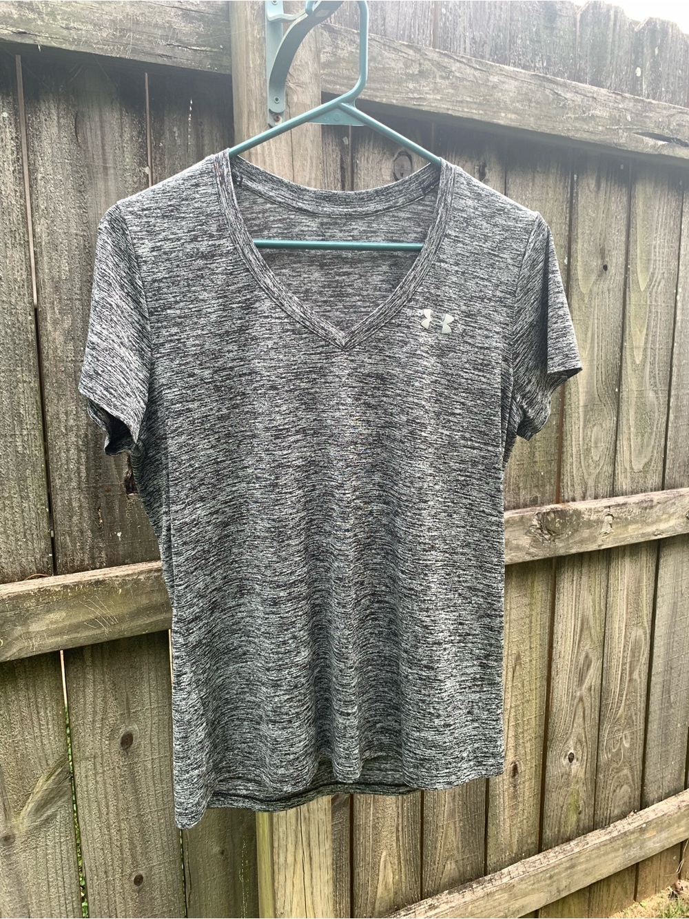 Under Armour women’s Gray Heather V-Neck Performance Tee Tech Twist